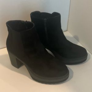 Pierre Dumas Black Suede-like Platform Boot Size 7.5